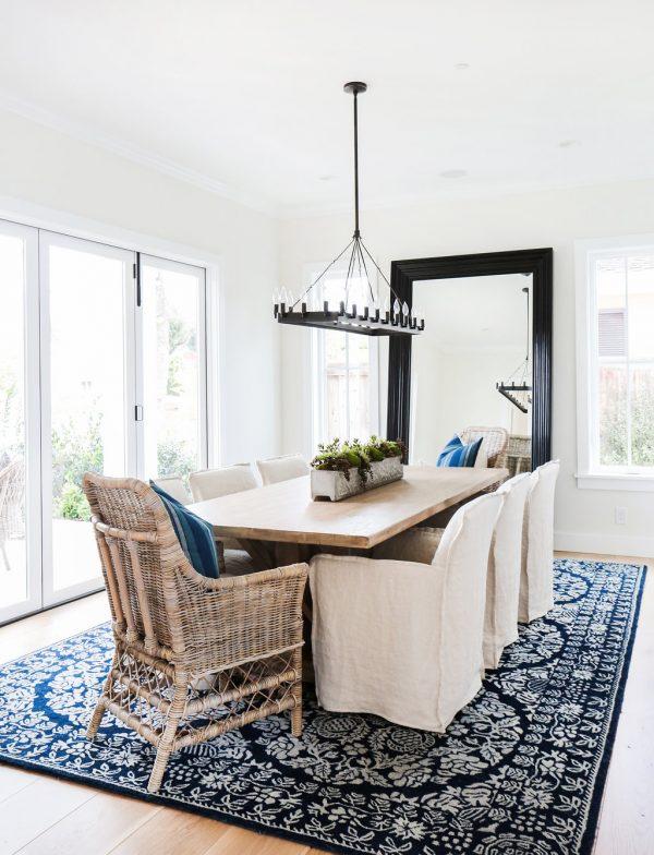 Opt ⁣for ‌a statement rug to‍ anchor your blue living room