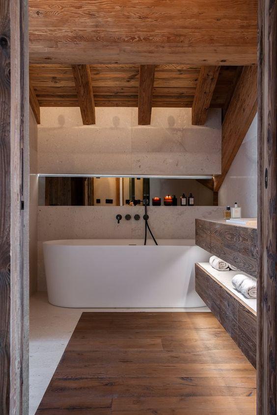 Wooden ​beams for rustic charm in your‍ chalet bathroom design