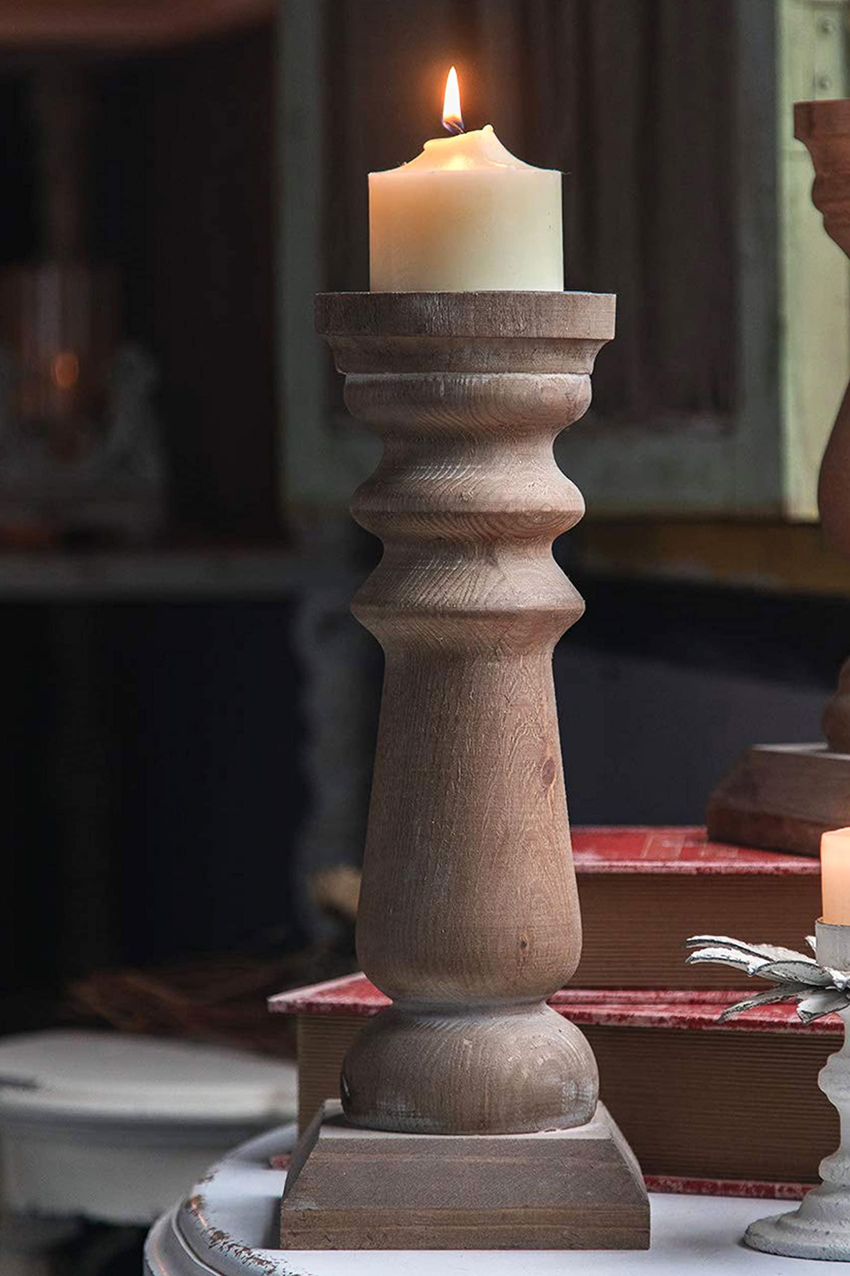 Embrace natural scents with wooden candle holders to enhance your wooden bathroom ⁢ambiance