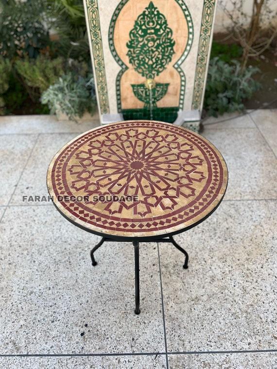 A mosaic table as‌ a centerpiece in your⁢ Boho ‌Backyard