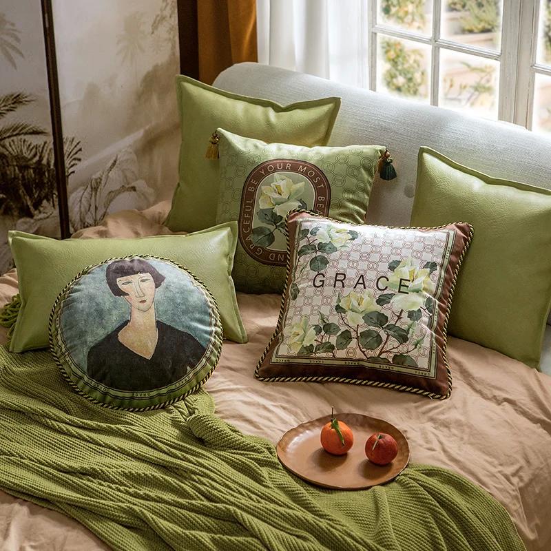 Accent ‌your vintage living‍ room with‍ chic, retro throw pillows