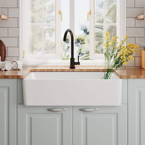 Select a farmhouse ​sink⁤ with‌ a wide⁤ apron‍ for a practical yet ⁢stylish look