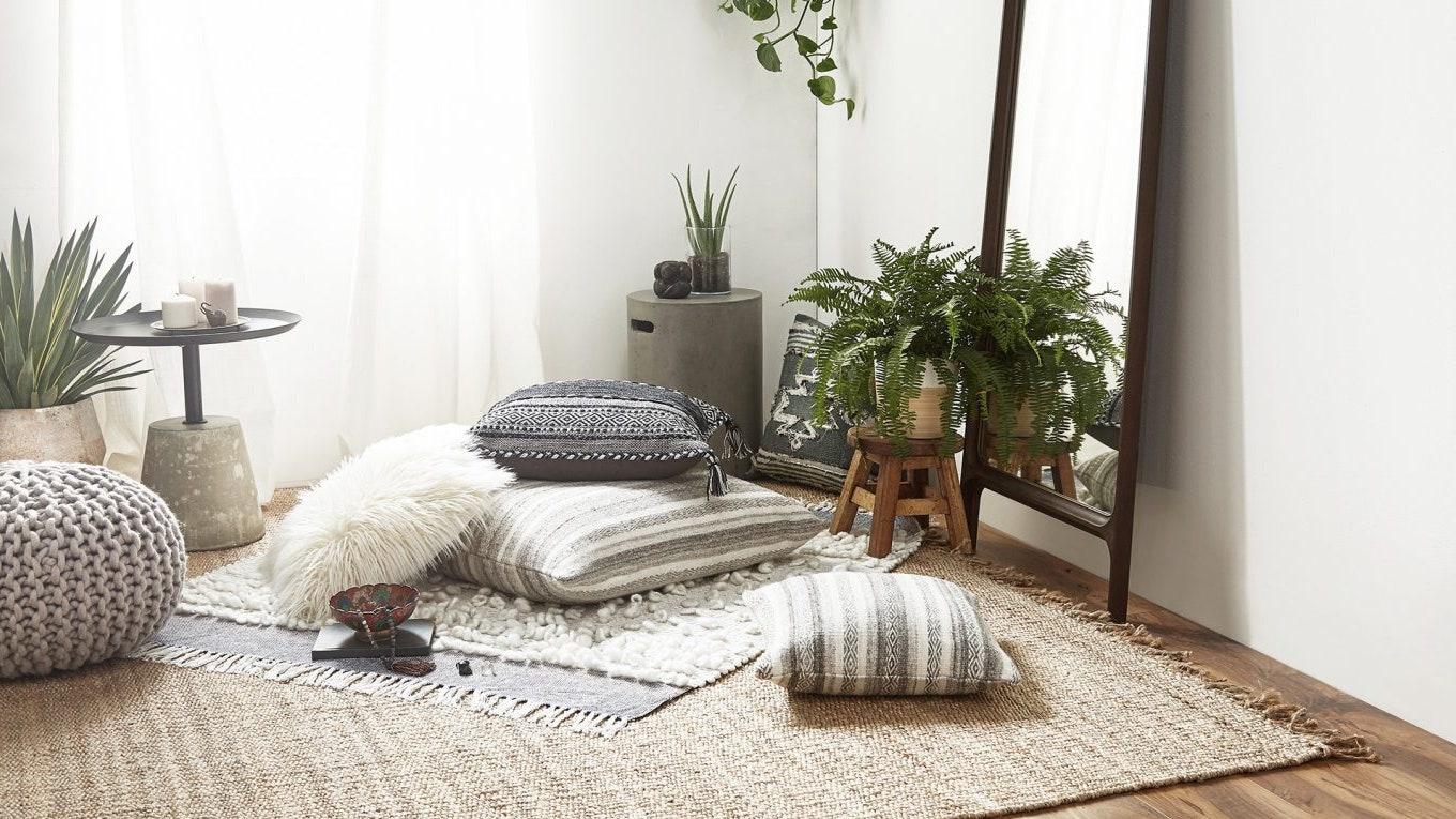 Designate a meditation ‍corner within your minimalist​ bedroom⁤ layout