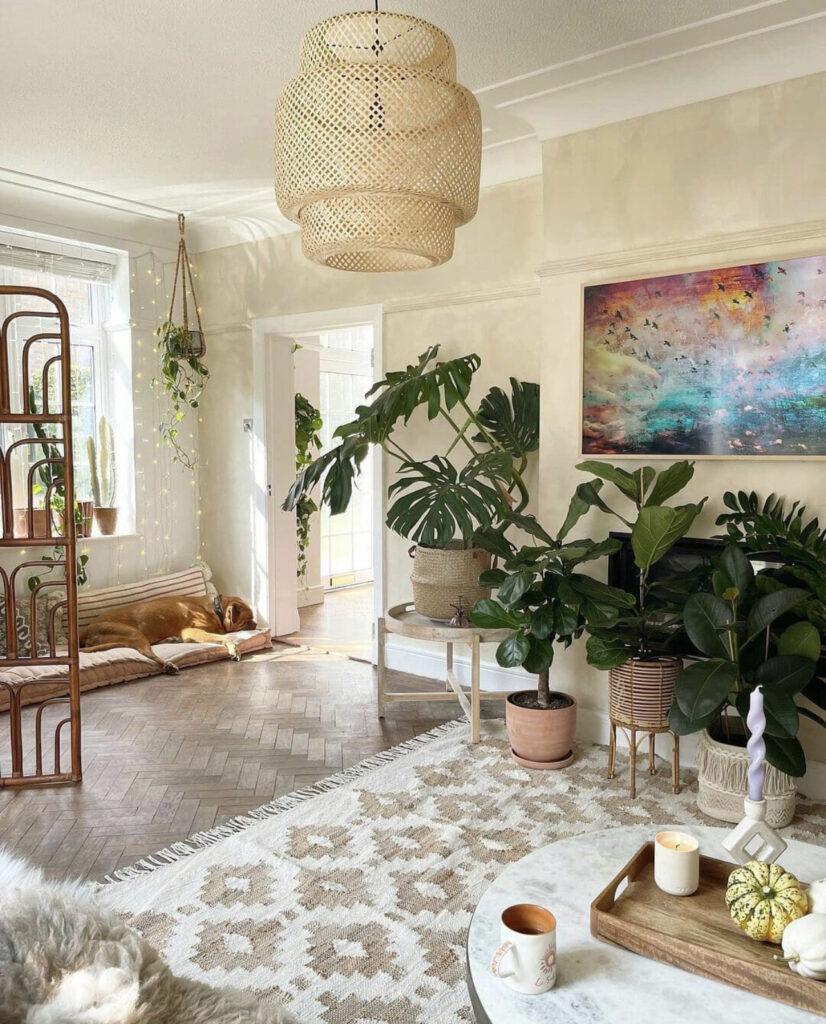 Add‍ greenery with chic plants‌ for refreshing⁣ vibes in your living room decor