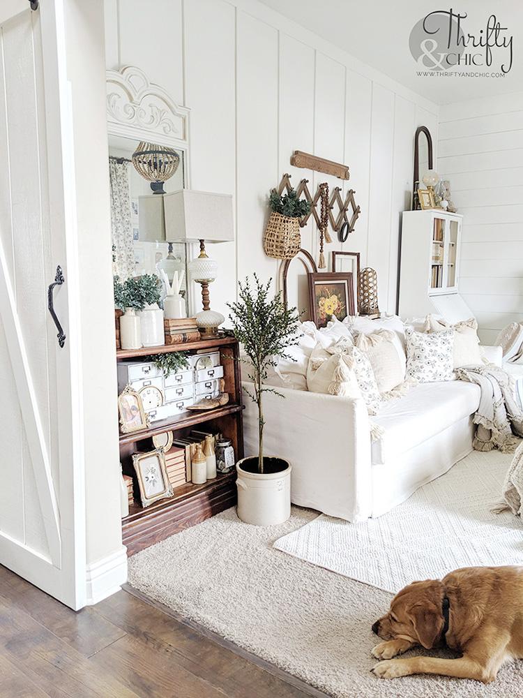 Vintage Living ⁣Room:‍ Mix antiques with modern pieces for ⁣nostalgic flair