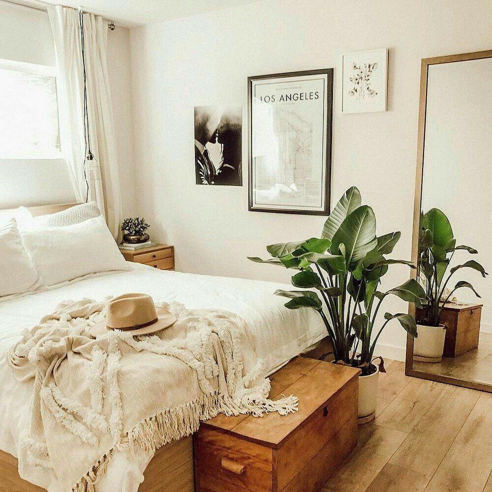 Add ​greenery ‌for a‍ soothing ⁢touch in⁢ your minimalist bedroom