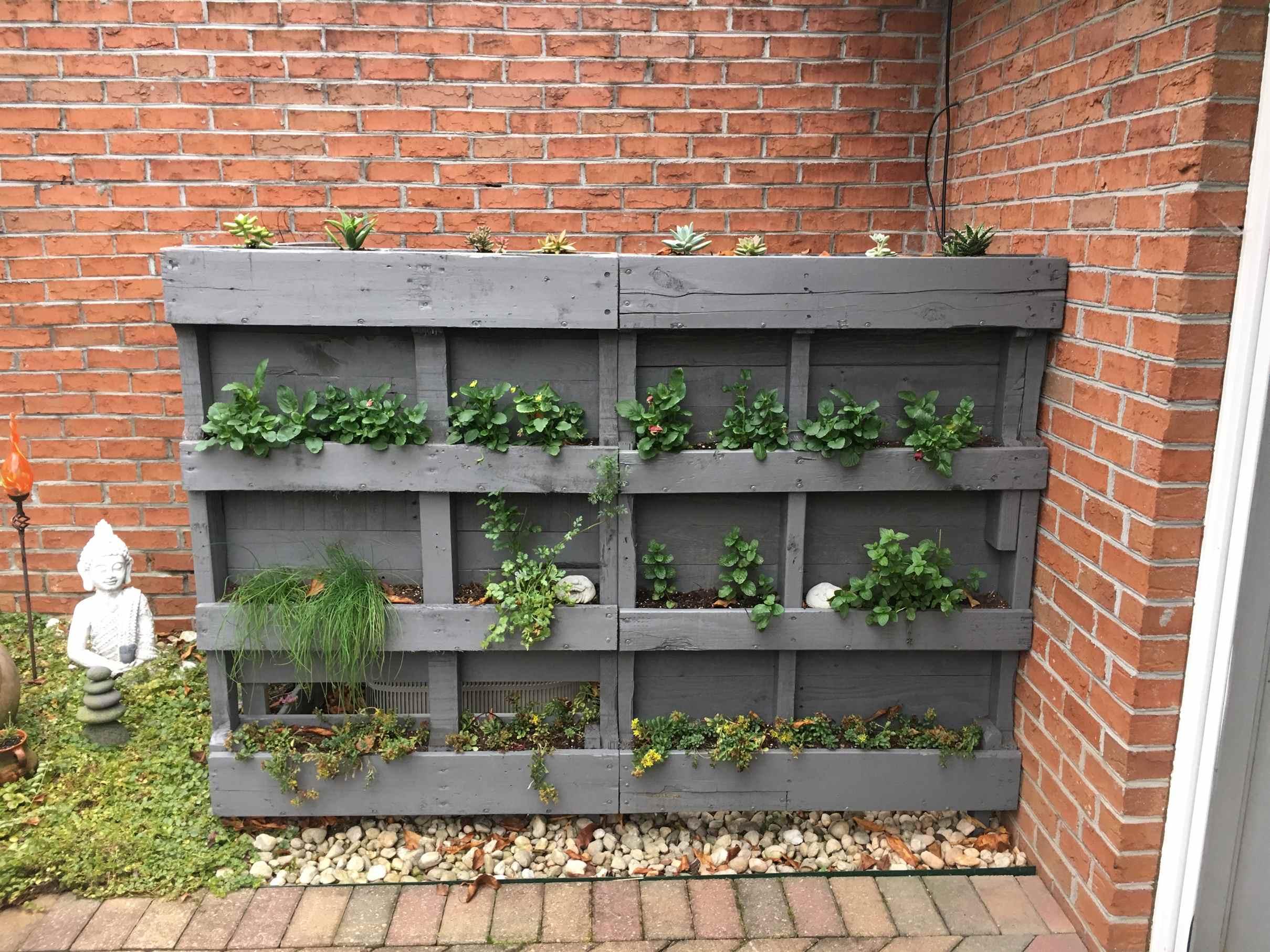 Pallet Garden Landscape: Blend aesthetics and practicality for unique outdoor charm