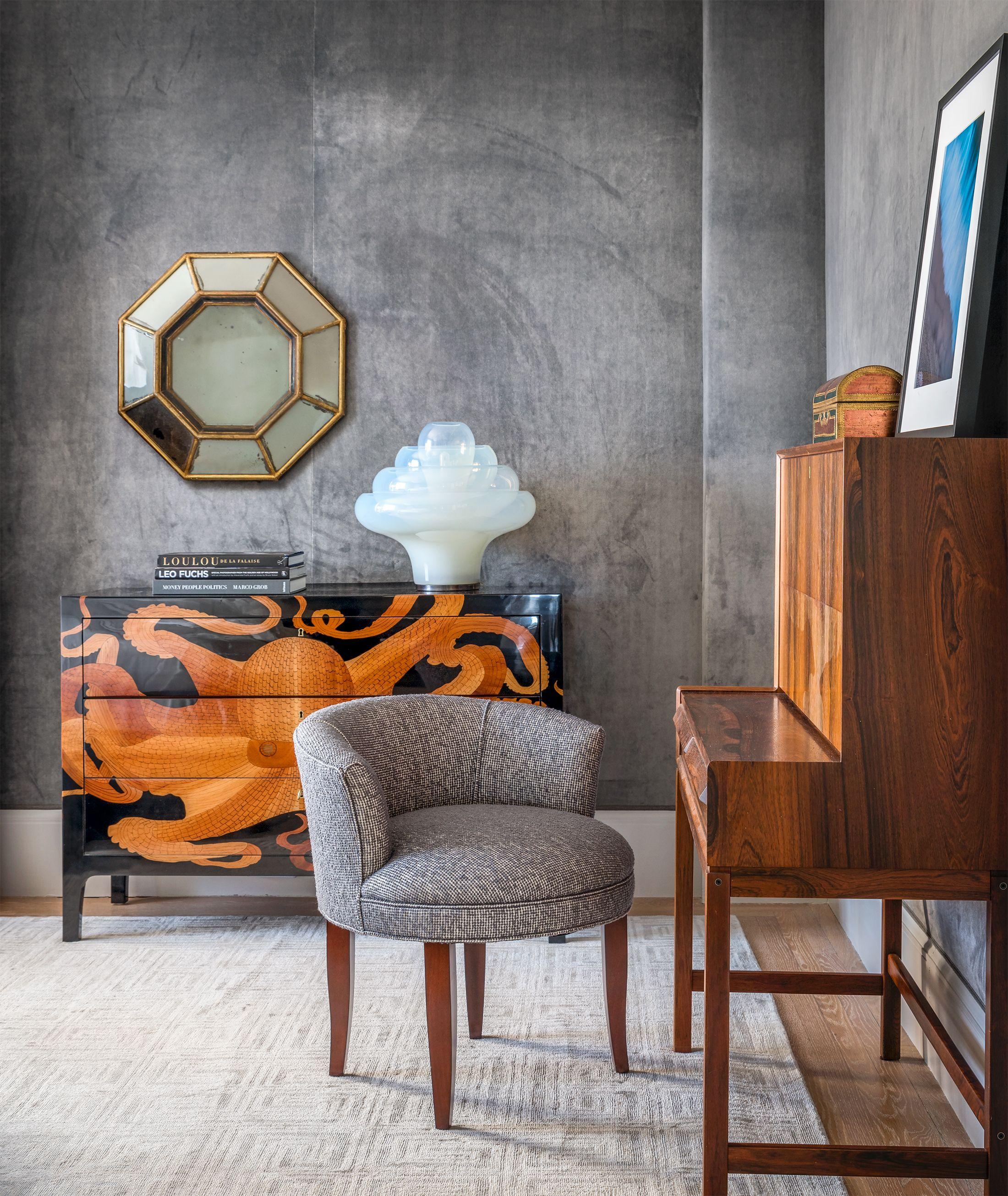 Textured wall finishes add depth to your vintage living room