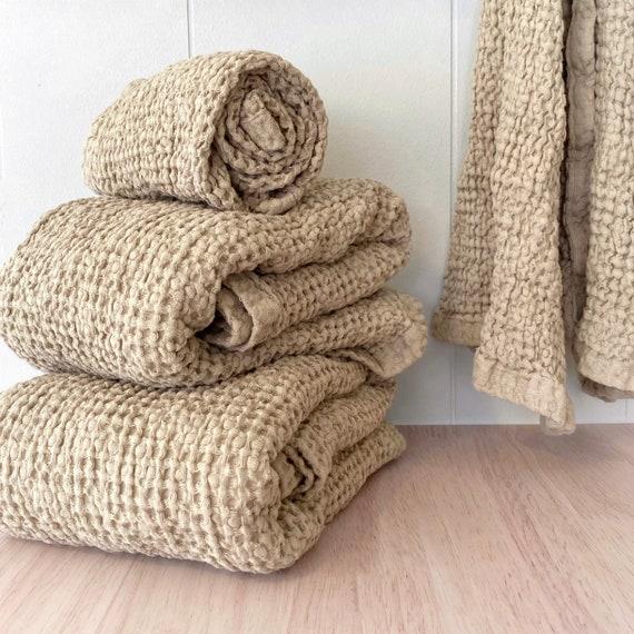 Soft textiles, like linen ⁣towels, bring comfort to ‍your inviting Farmhouse Bathroom