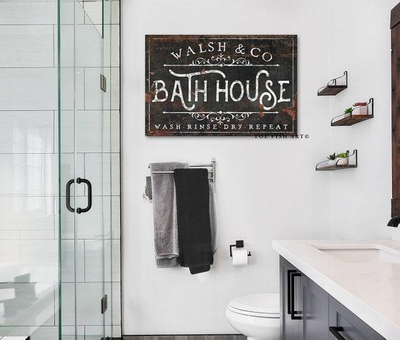 Personalize your ⁢eclectic bathroom with framed photos and bespoke art pieces