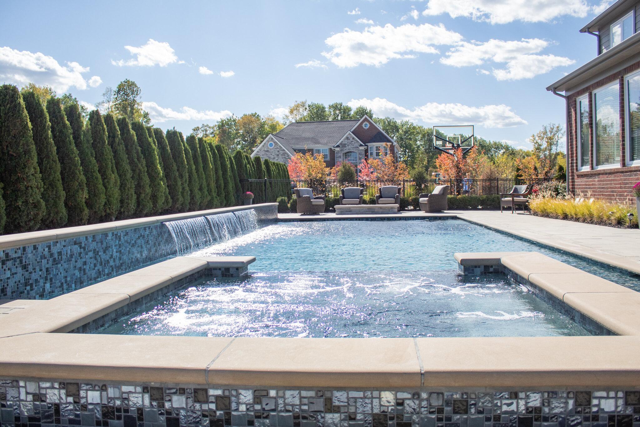 Sparkling ⁢water⁢ feature adding tranquility to your backyard retreat