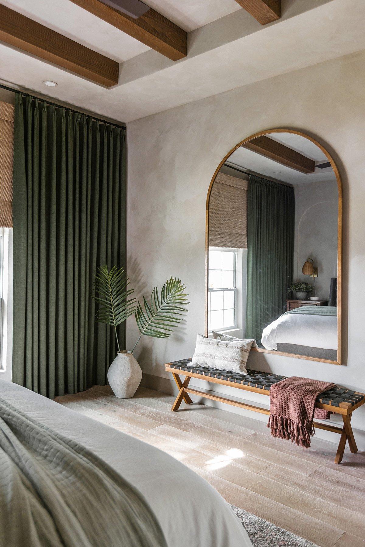 Mediterranean​ Bedroom: ‍Rich⁤ colors and ​tiles evoke sun-kissed landscapes