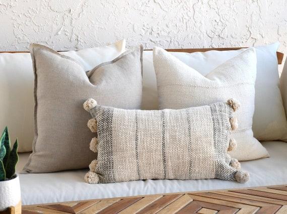 Use ‌earthy-toned​ throw pillows to add warmth and ​texture to your ⁢earthy living room