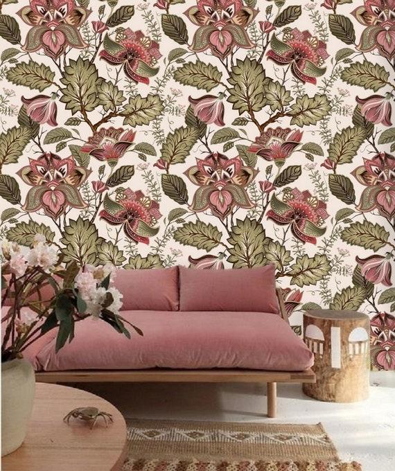 Consider bold wallpaper‍ to make a statement in your vintage living room