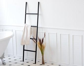 Integrate a vintage ladder for towel storage ​in your eclectic bathroom ⁣design