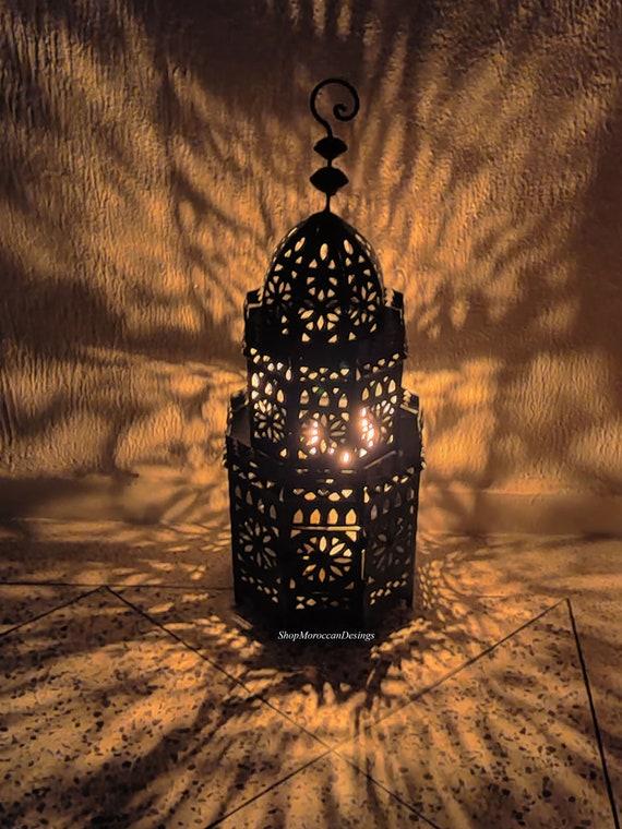 Vintage ⁢lanterns ⁣creating ⁢a warm glow ⁢in your Boho Backyard