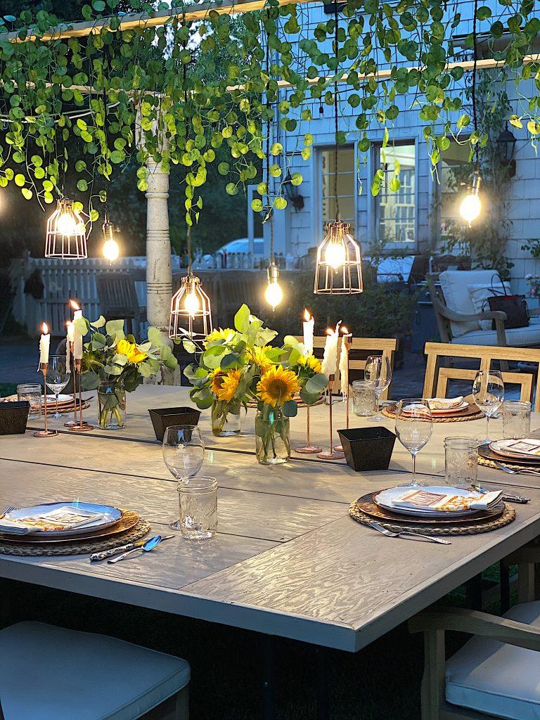 Design an outdoor dining ‌area⁣ for alfresco ⁤meals in your backyard