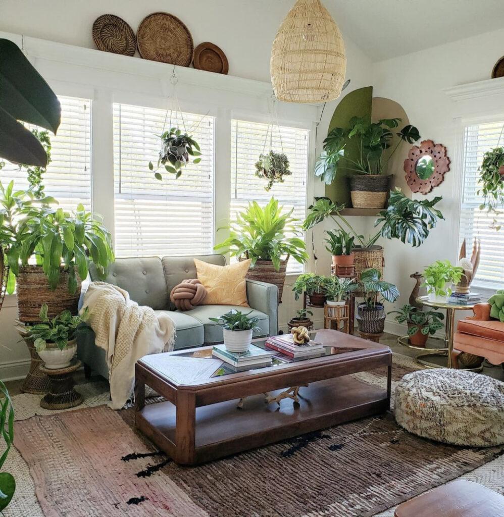 Introduce indoor plants for a refreshing, natural‌ element in your eclectic living room