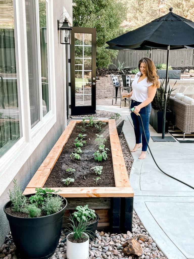 Unique planter boxes‌ for‌ a personalized backyard touch