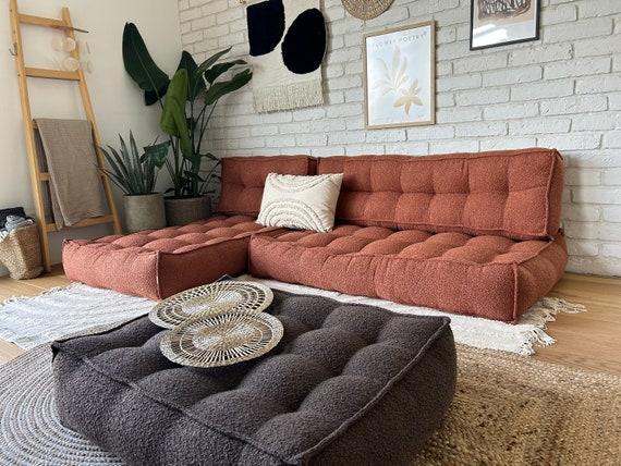 Use floor cushions for a relaxed and inviting living ‌room seating ⁢arrangement