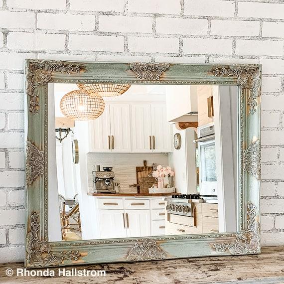 Incorporate ⁢vintage mirrors to create ⁣depth in your eclectic bathroom decor