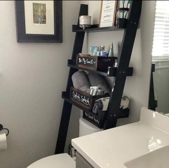 Install an⁣ antique ladder shelf to display your eclectic bathroom’s decorative‍ items