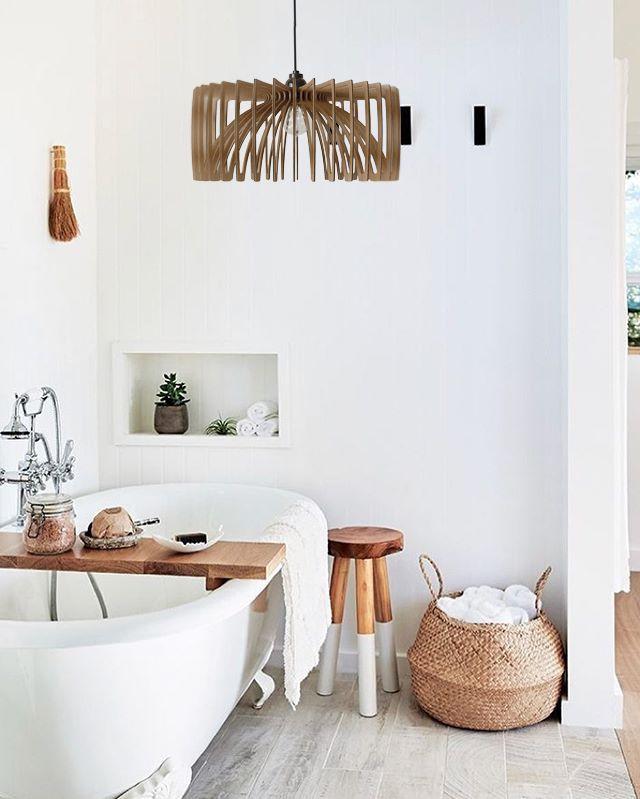 Choose a pendant light with wooden ‌details ⁢to‌ add character ⁣to your ‍wooden bathroom