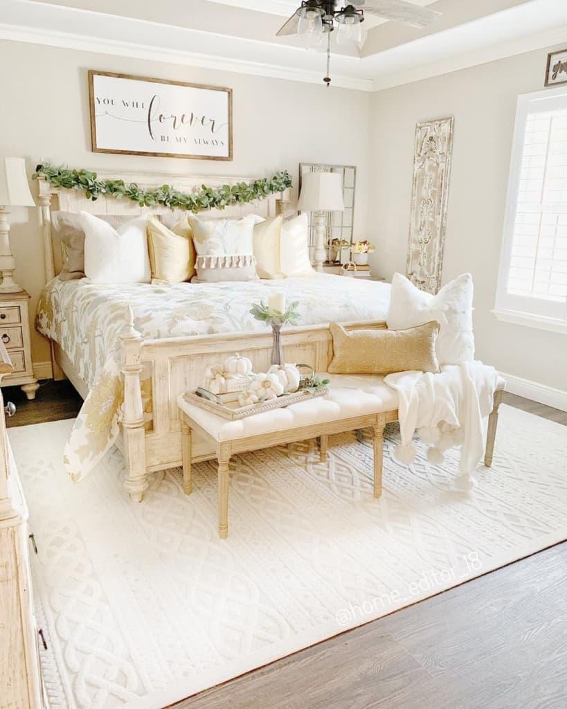 Farmhouse Glam ‍Bedroom: Blend ⁣rustic⁤ elements ‍with elegant touches for a ⁣unique look