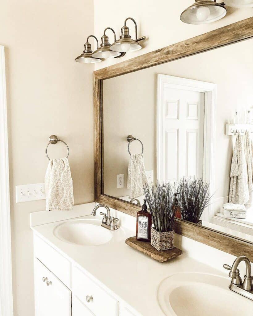 Use wood accents⁤ in your wooden bathroom⁤ to create a cohesive design throughout