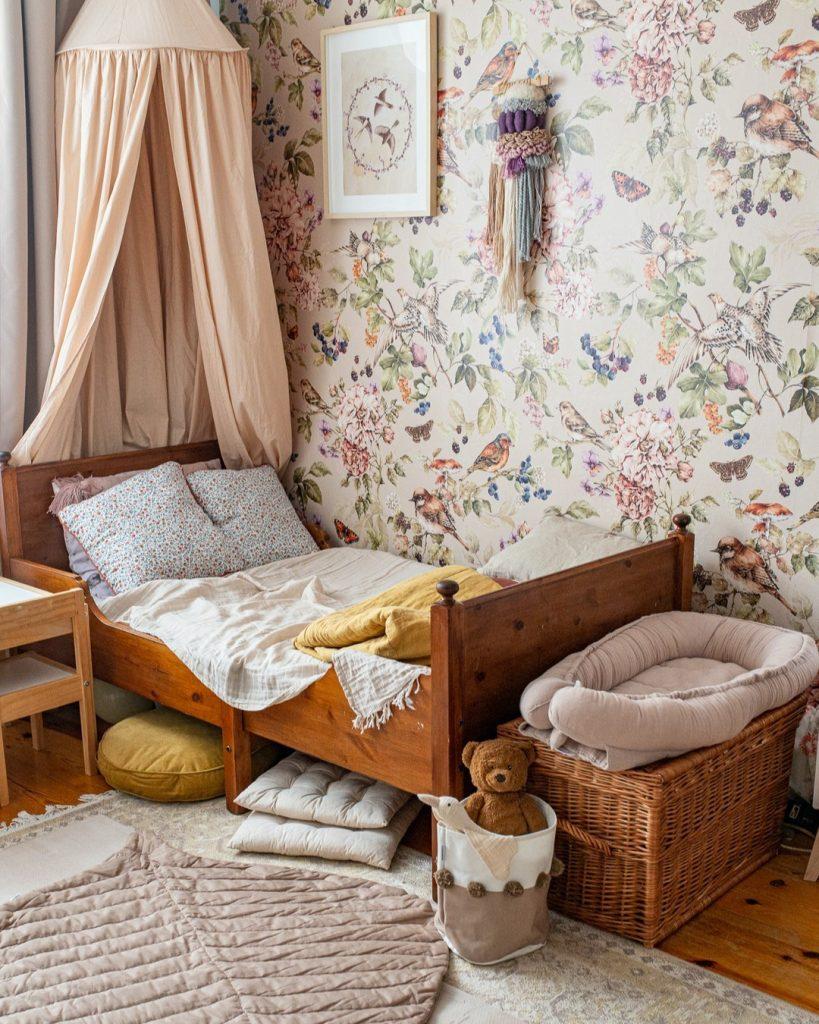 Charming Cottage ‍Nursery: Soft colors and vintage touches create a cozy ambiance