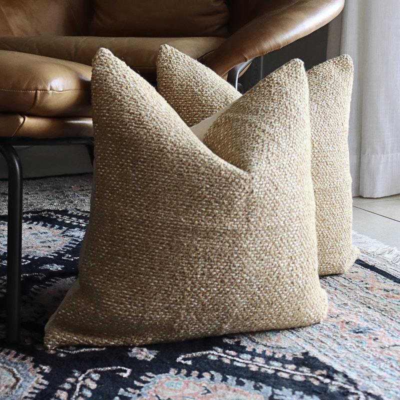 Emphasize natural⁤ textures with​ linen‍ throws and wool cushions in your Earthy Living Room