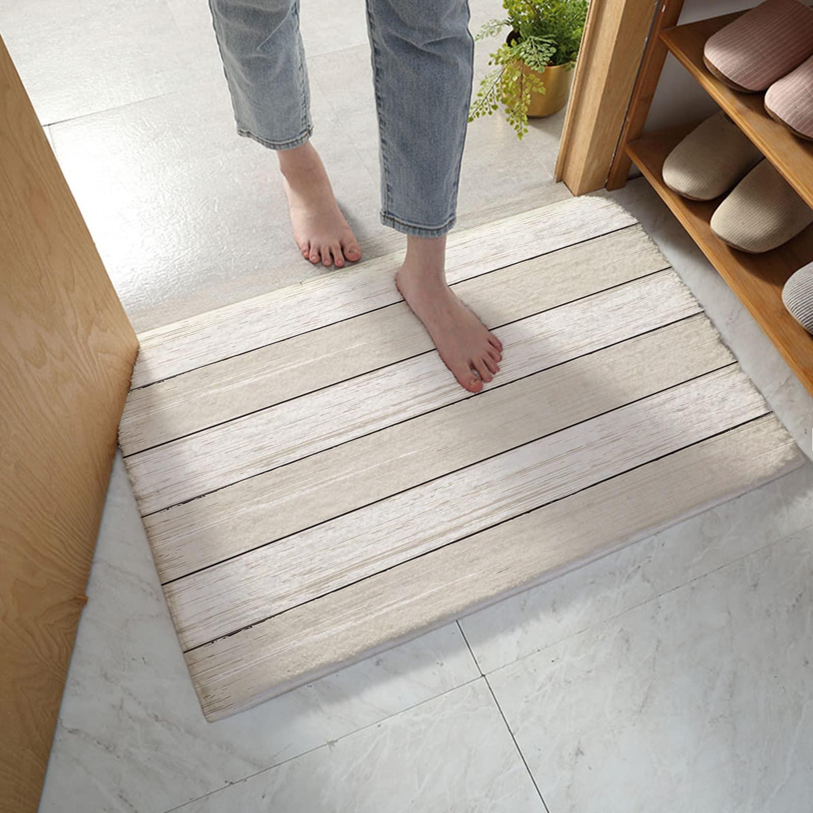 Opt for wooden ⁣flooring paired with soft rugs‍ for comfort in your wooden bathroom