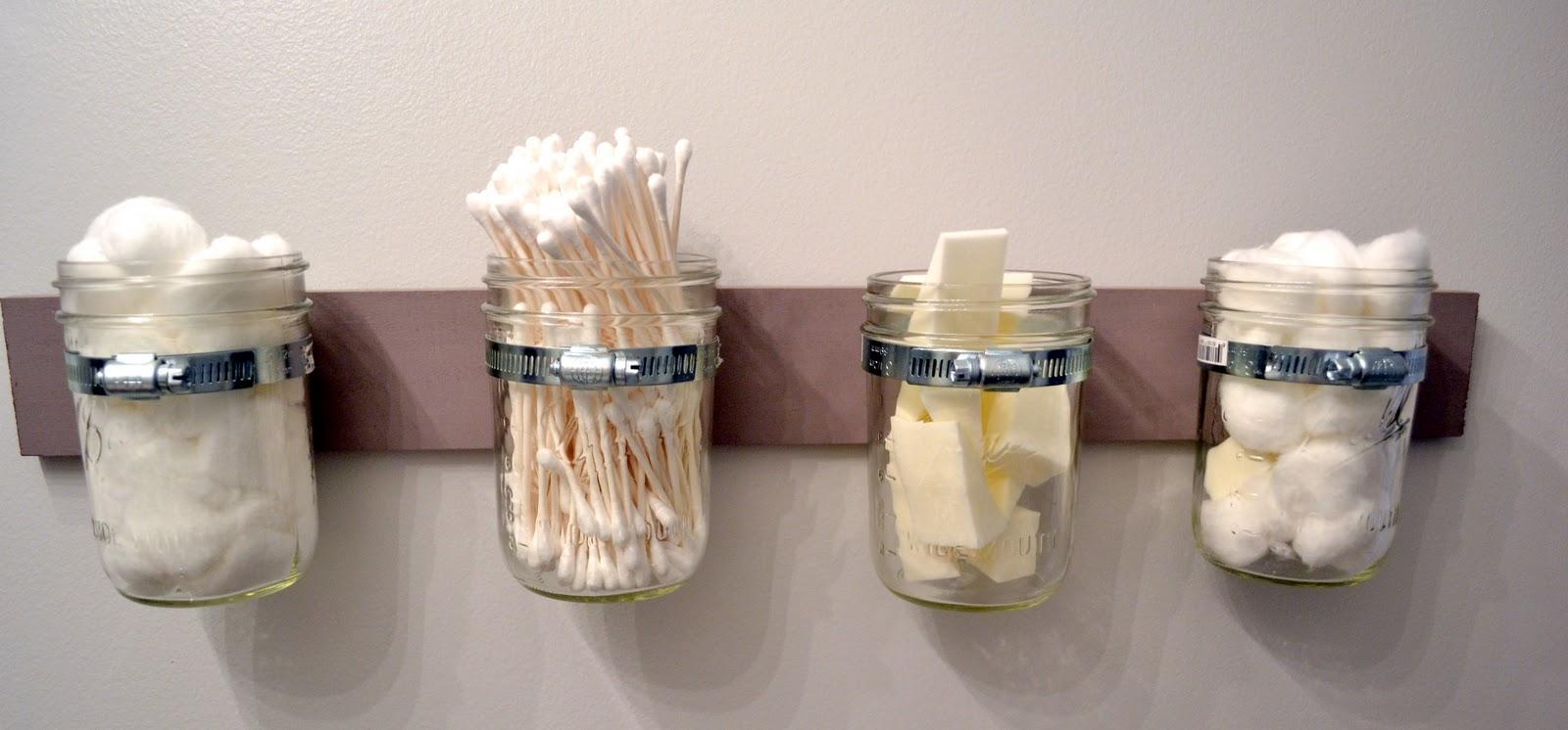 Incorporate mason jars for stylish storage solutions in⁤ your ⁣farmhouse ⁣bathroom