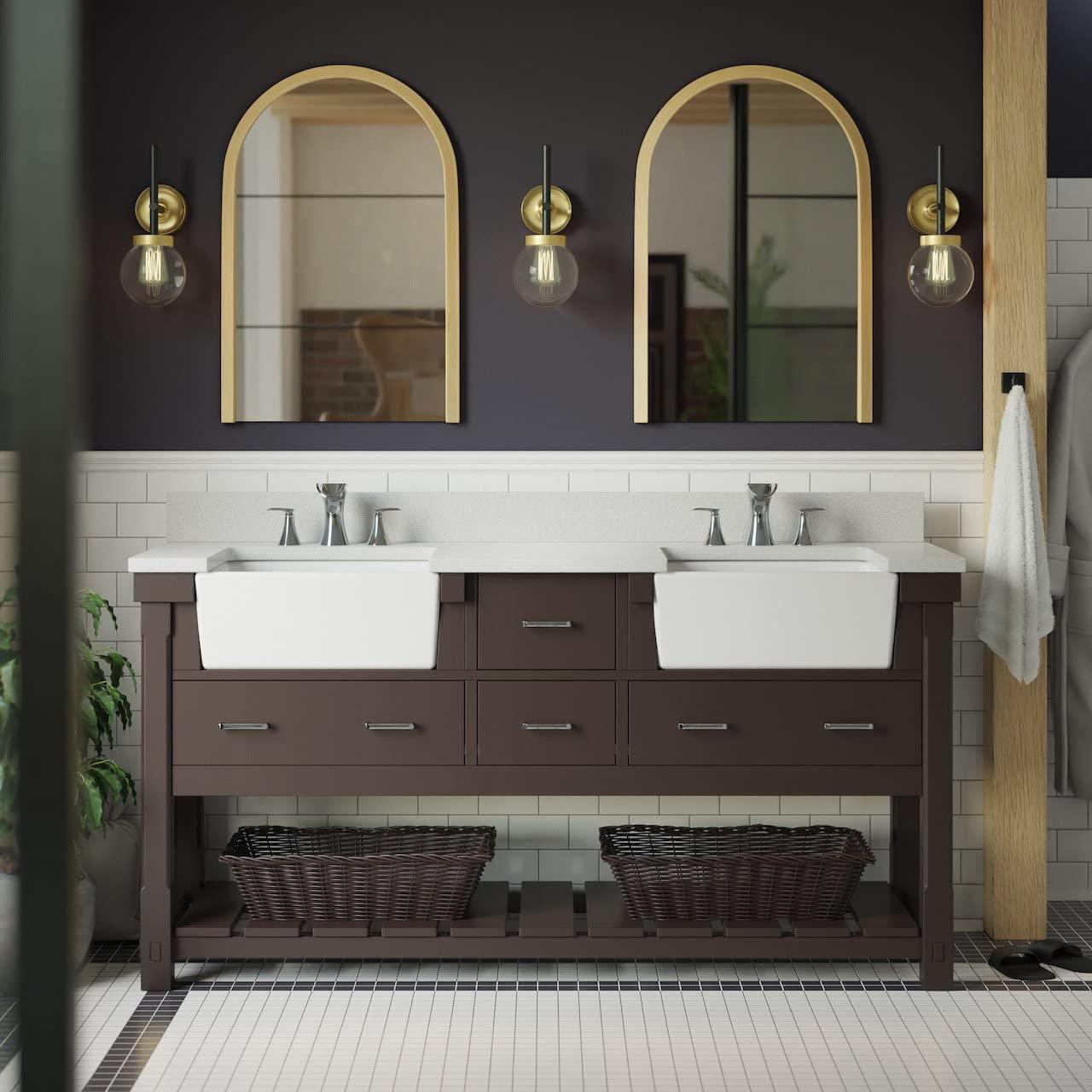 A double vanity adds practicality‌ and style to your Farmhouse Bathroom space