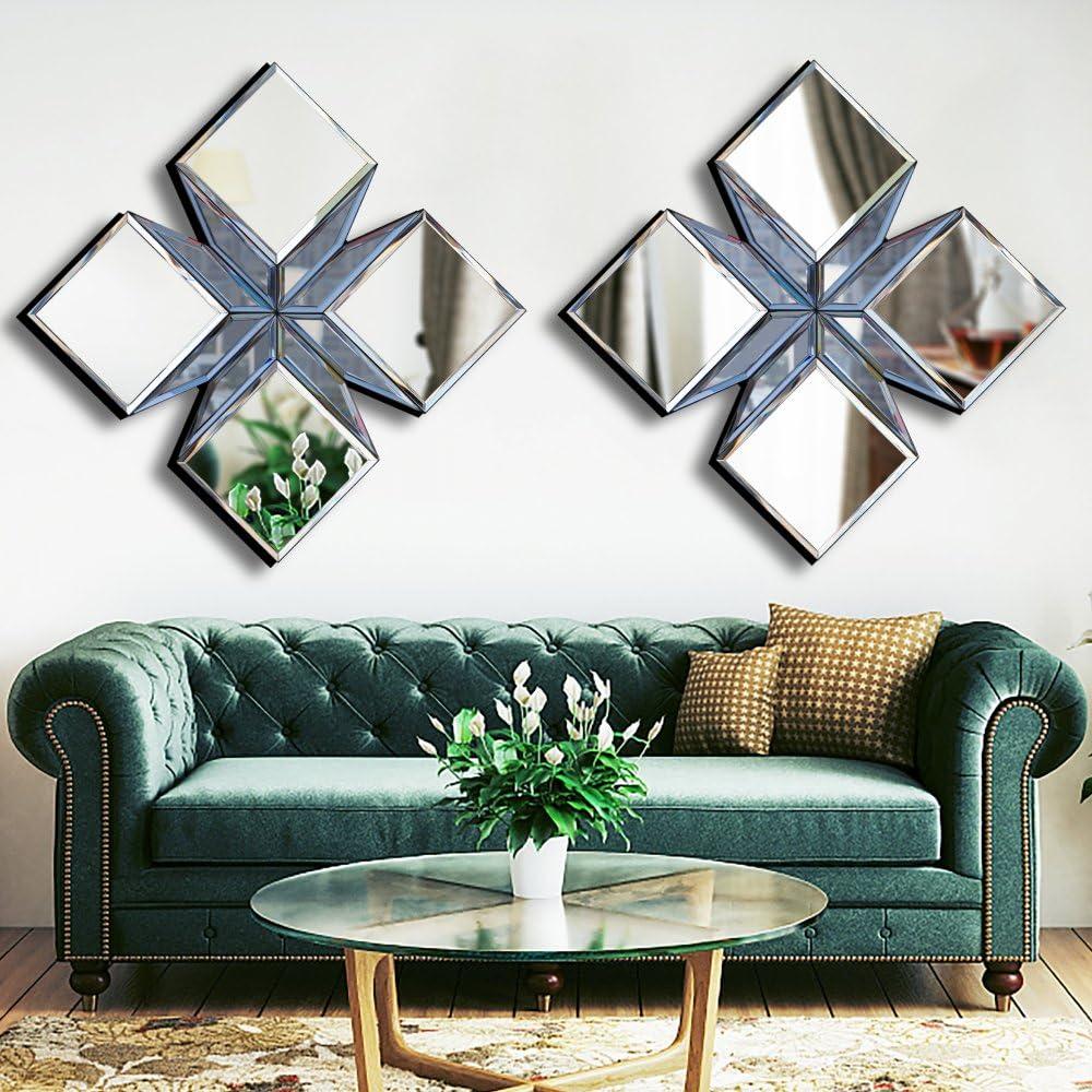 Hang blue-framed mirrors to amplify light ⁣in your living room