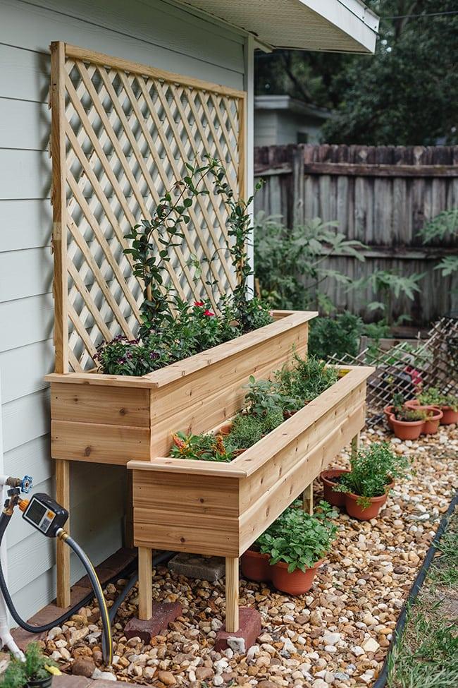 Two-Tier Pallet Garden Maximizes Planting Opportunities