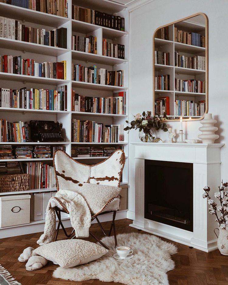 A cozy reading nook enhances comfort ⁢in your ​living room