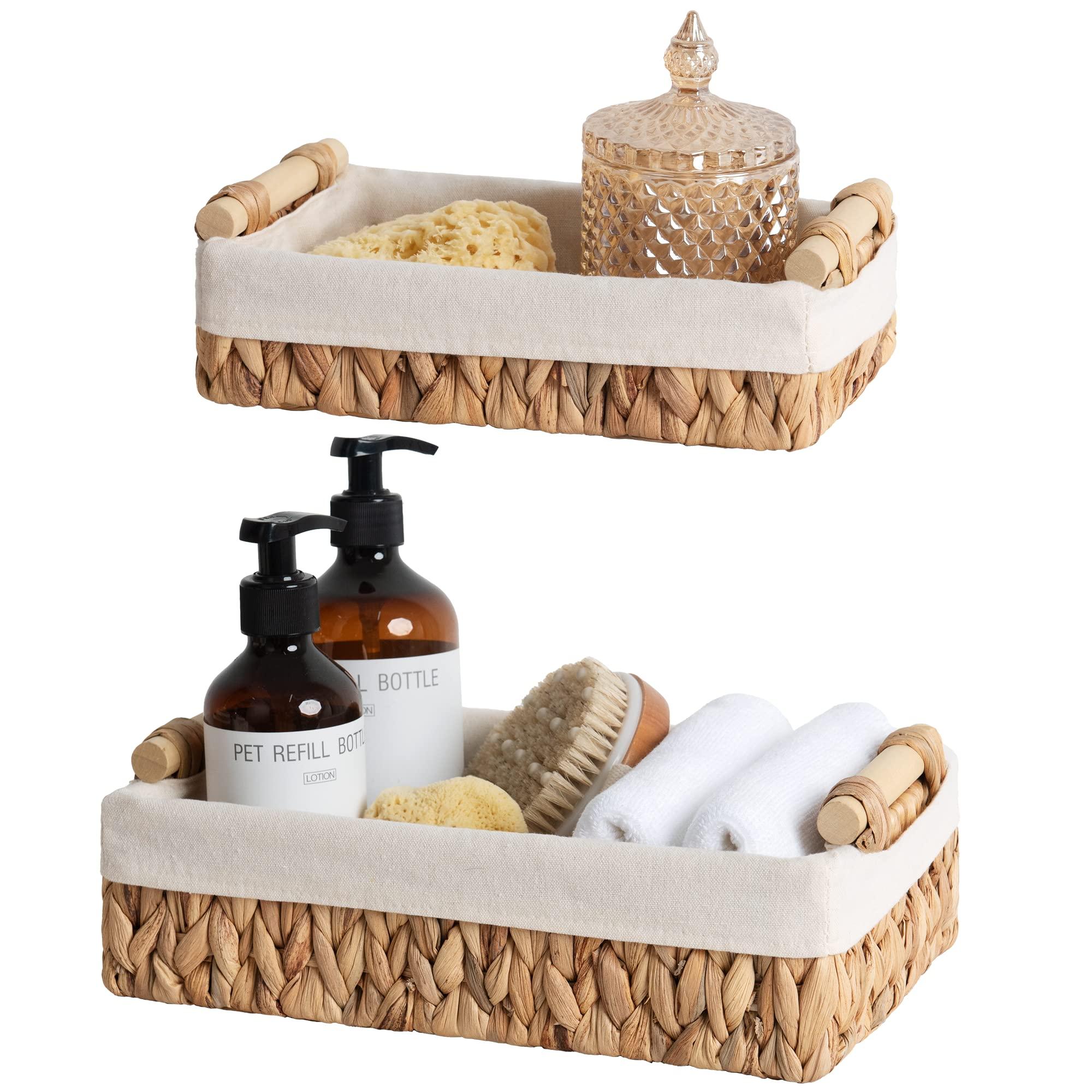 Utilize baskets‍ for organized storage ⁤in ⁣your Chalet Bathroom