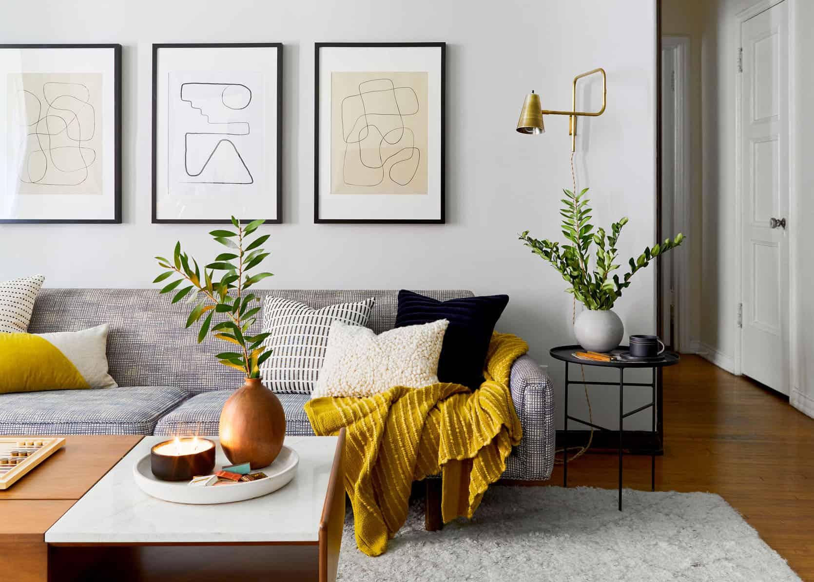 Combine vintage ‍and‌ modern elements⁢ for an eclectic feel in your​ Contemporary Living ‌Room