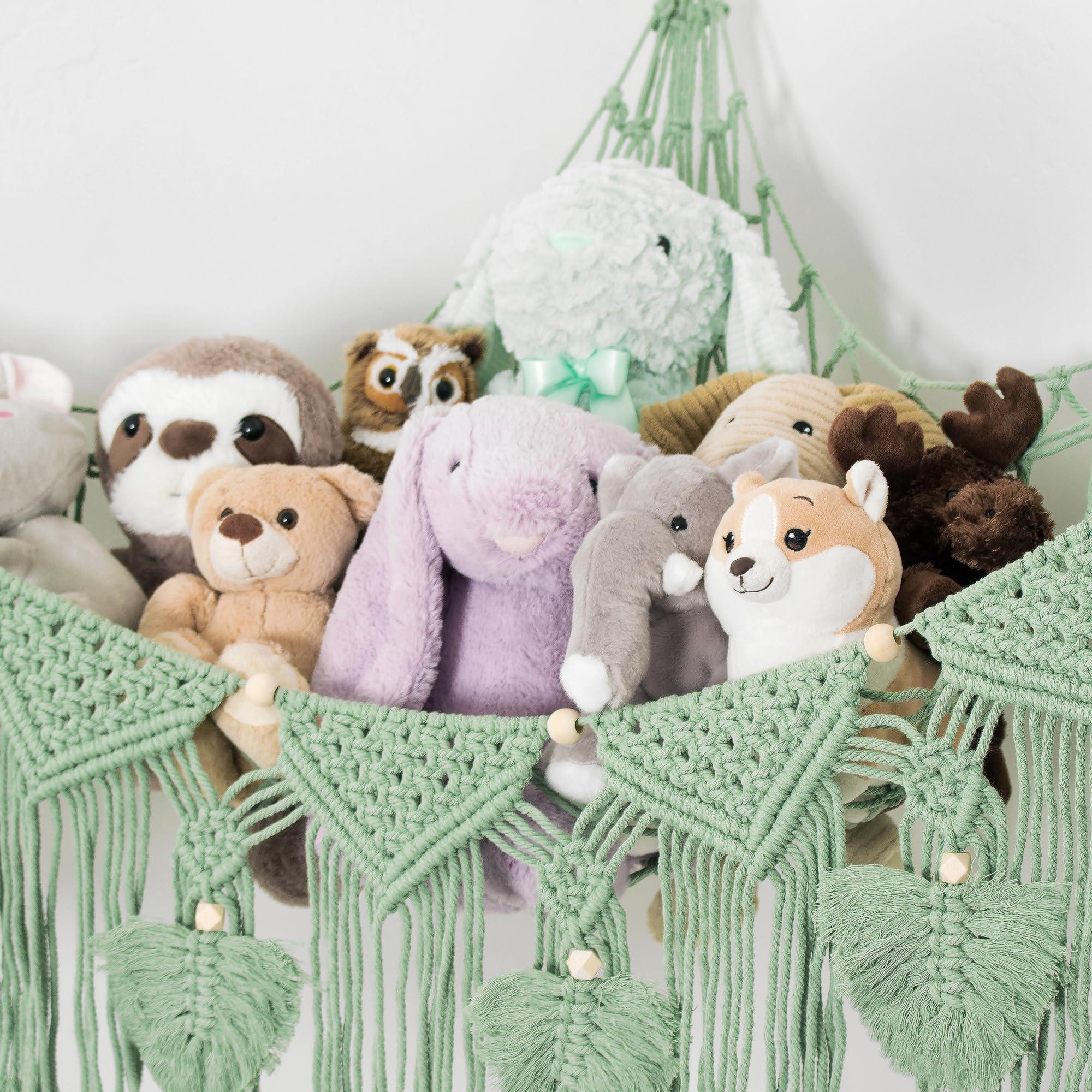 Use a​ hanging net ⁢for⁢ stuffed ‍animal storage⁣ in small⁣ nursery