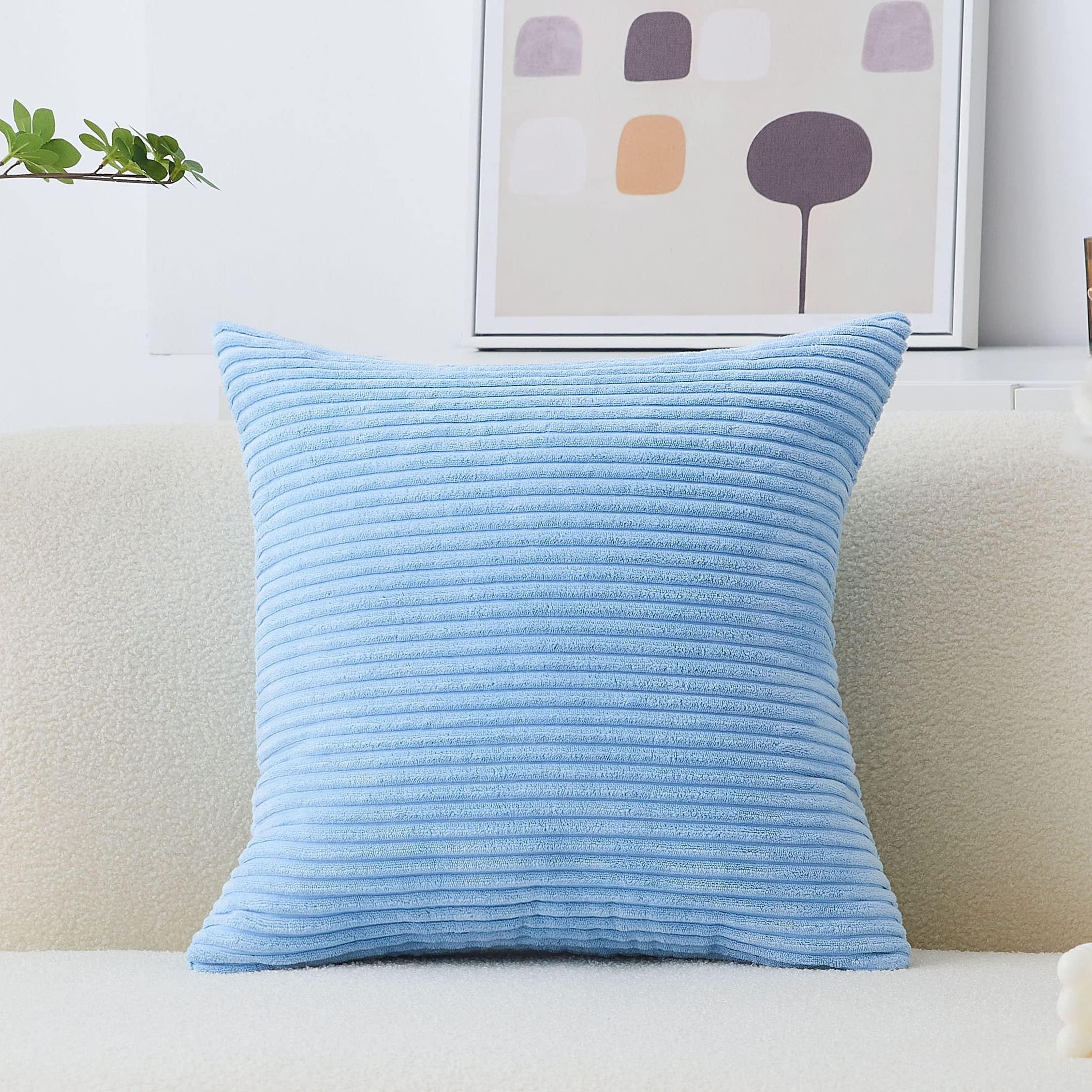 Implement⁢ blue-themed throw ​pillows⁤ for⁤ an easy‌ refresh