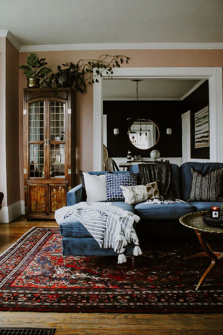 24 Timeless Elements for a Vintage Living Room Revamp