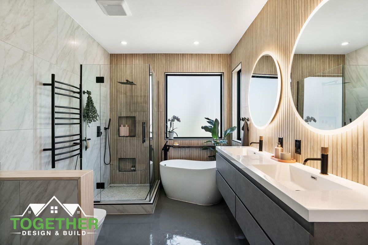 Use unconventional storage ⁢solutions ‍to enhance functionality ⁤in your ⁤eclectic bathroom