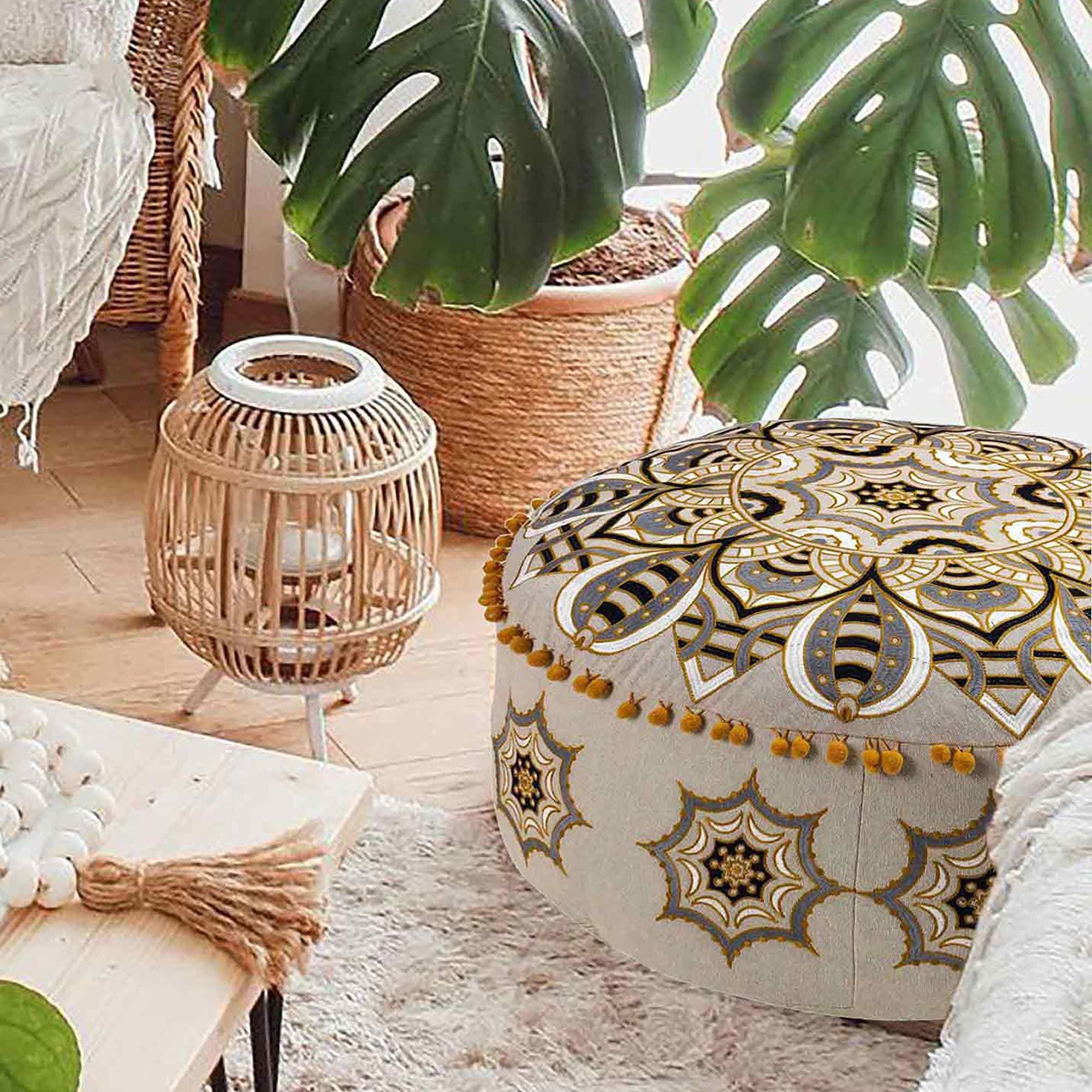 Incorporate ⁤a pouf or floor cushions for flexible seating in your‌ Boho Living Room