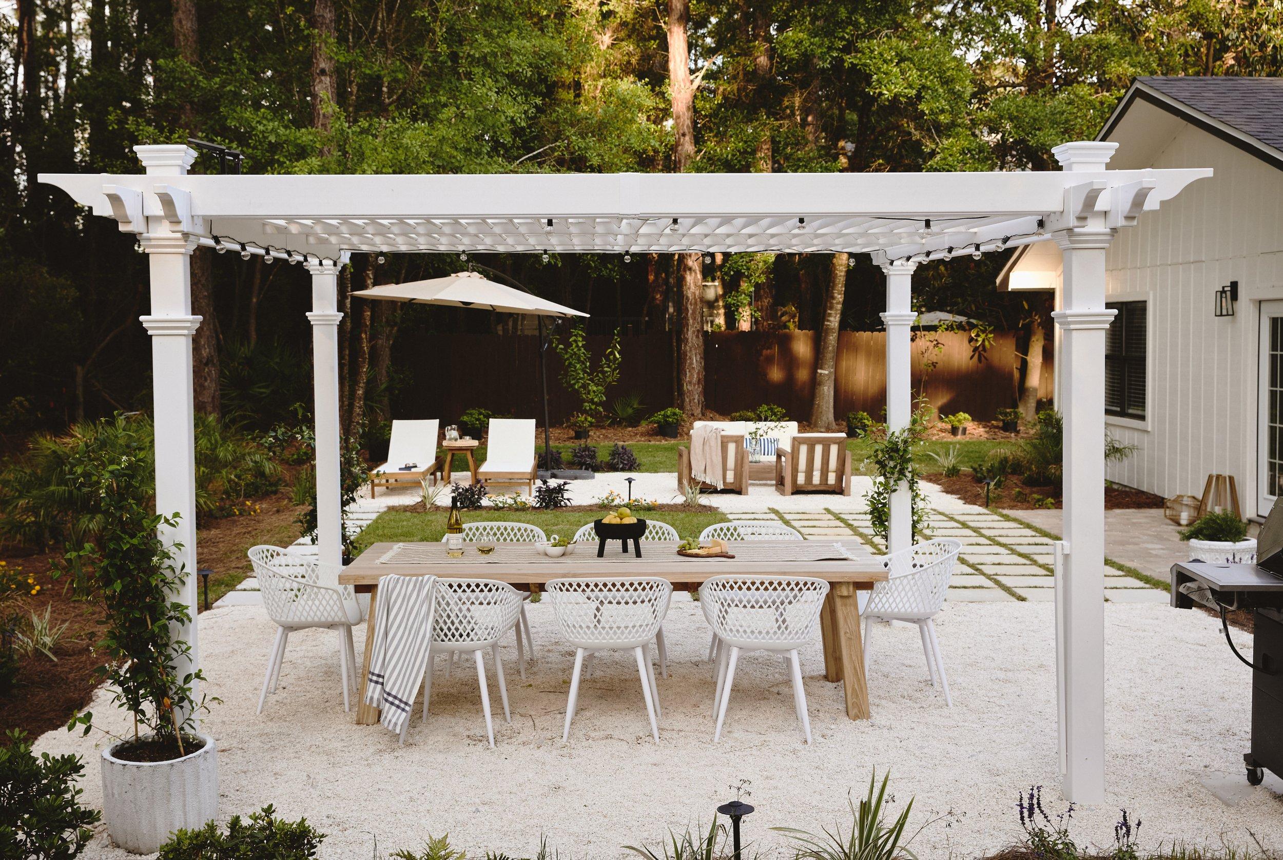 Add ⁤a​ rustic pergola for shade and style ‍in your ‍backyard