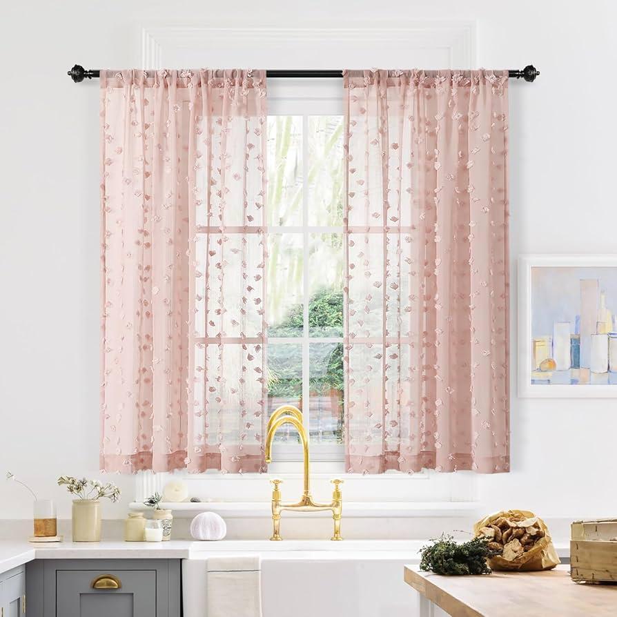 Add⁤ sheer curtains for soft light in your tranquil boho bathroom