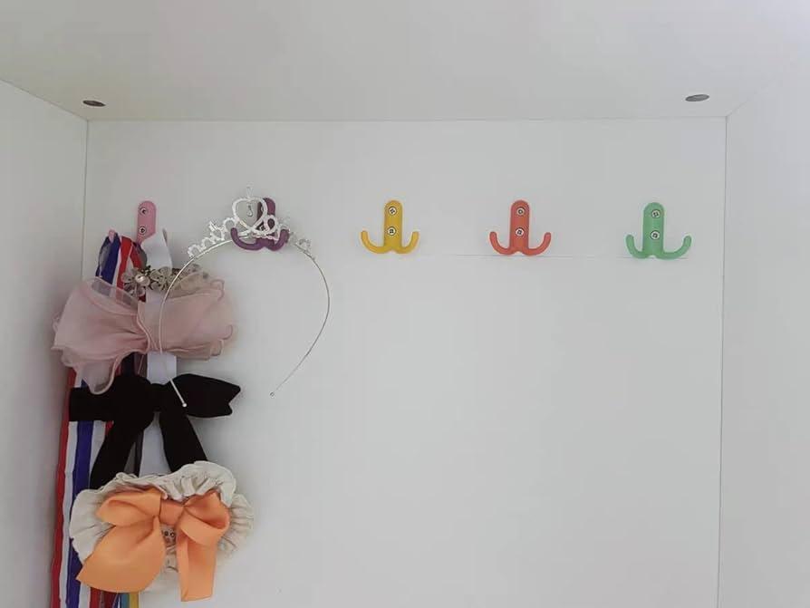 Cute wall hooks for ⁤organizing purses and hats ⁣in girls nursery