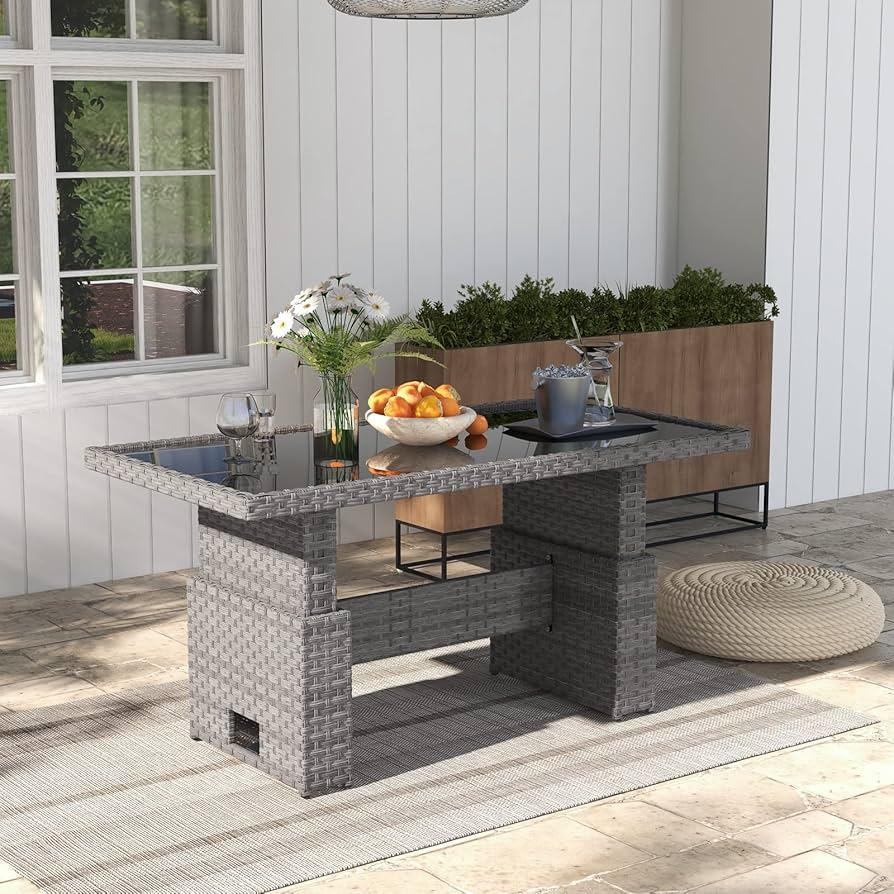 Utilize multi-functional furniture to⁢ save space‍ in⁤ your small backyard