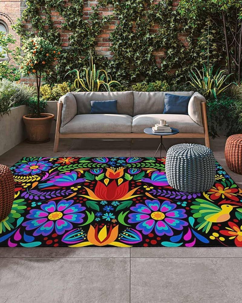 Add colorful outdoor‌ rugs to create warmth in your backyard