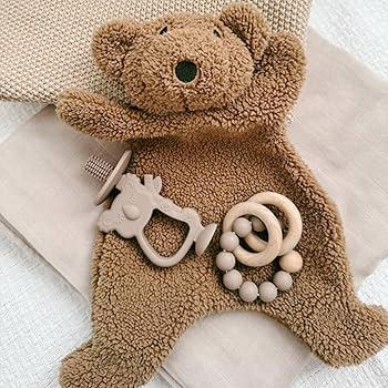 Teddy bears and soft ⁤toys invite cuddles, enhancing the charm of your ⁢nursery nook